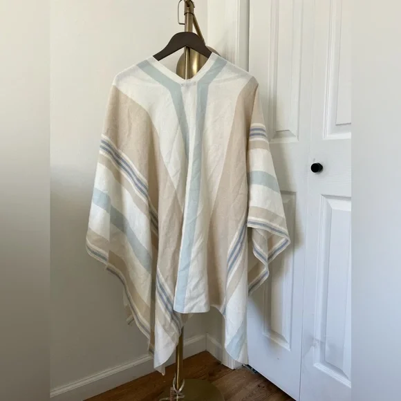 NWOT Ann Taylor Poncho | One Size - Picture 4 of 4